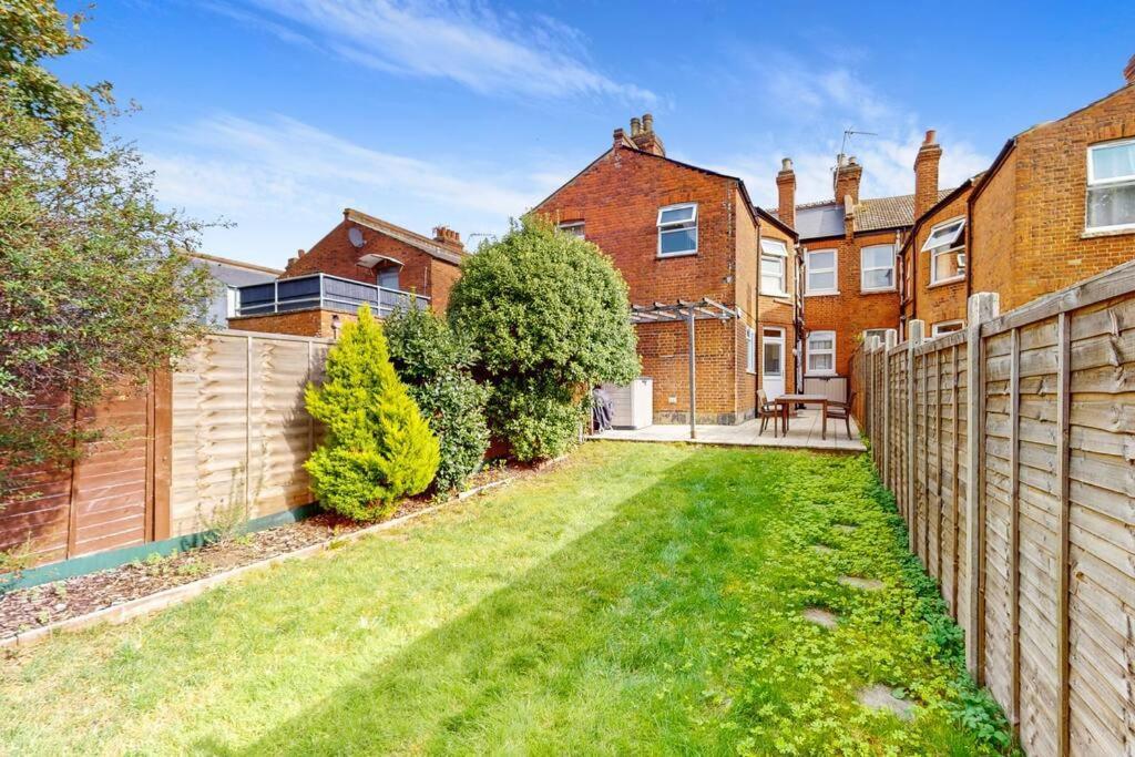 Spacious 2Bd Apartment Cricklewood London Exterior photo