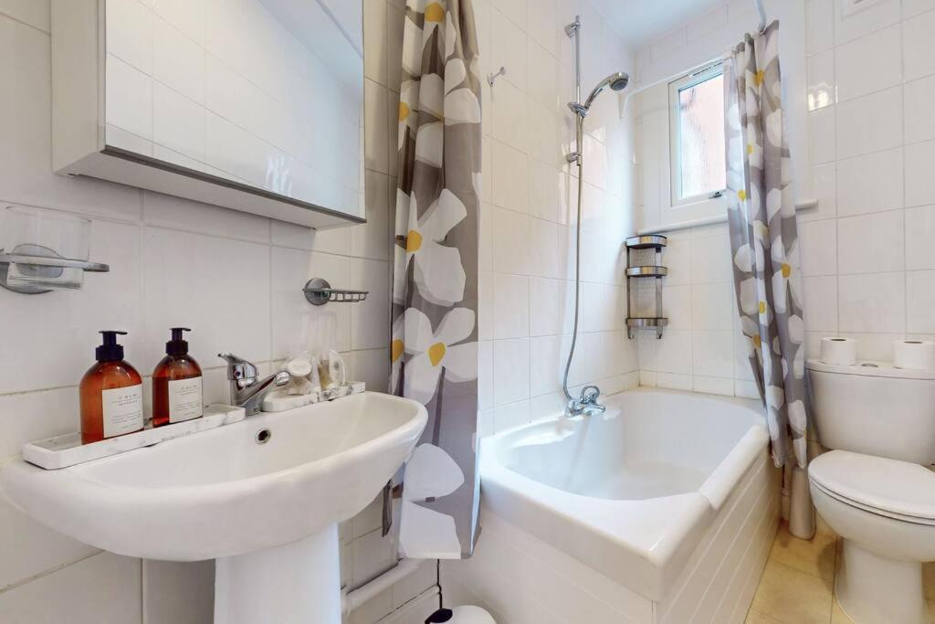 Spacious 2Bd Apartment Cricklewood London Exterior photo
